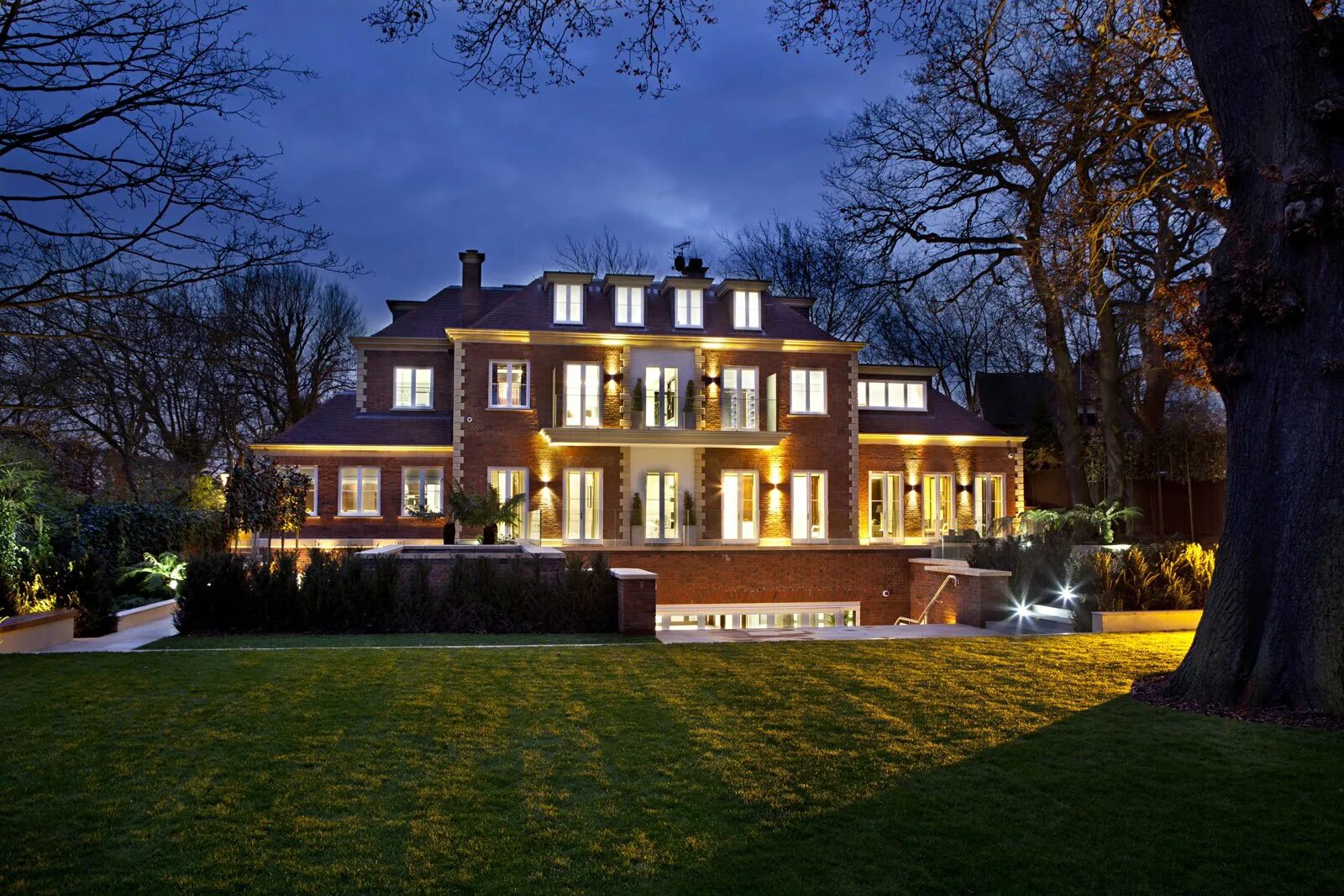 Особняк тюдоров в англии. Стиль тюдор (tudor revival cottage). Хижина чудес гравити фолз. Хижина чудес гравити фолз. Дом фол.