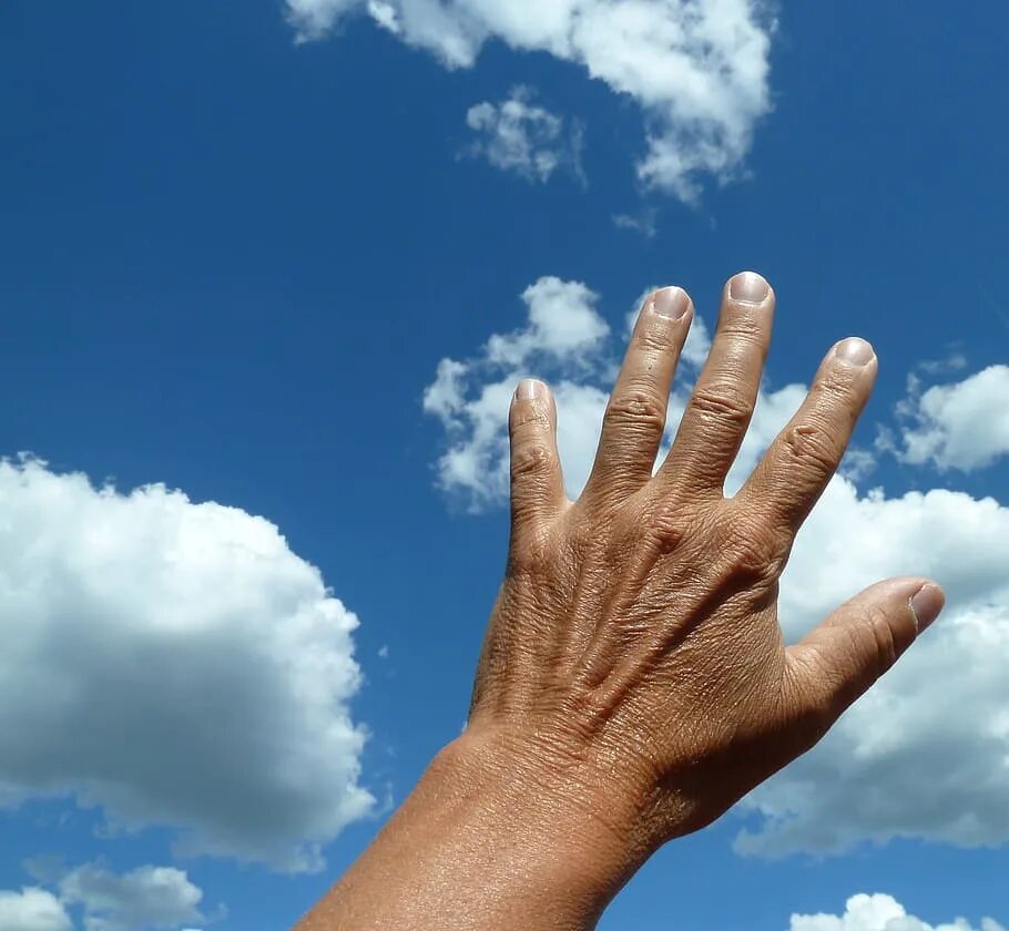 Рука. Руки к небу. Небо на ладони. Рука человека. Sky hand