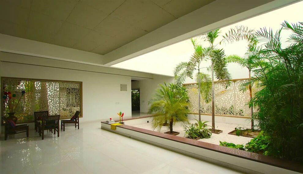 Courtyard перевод. Courtyard dubai торговая галерея. вилла nonhyeon latifolium. courtyard dwellings. inner courtyard.