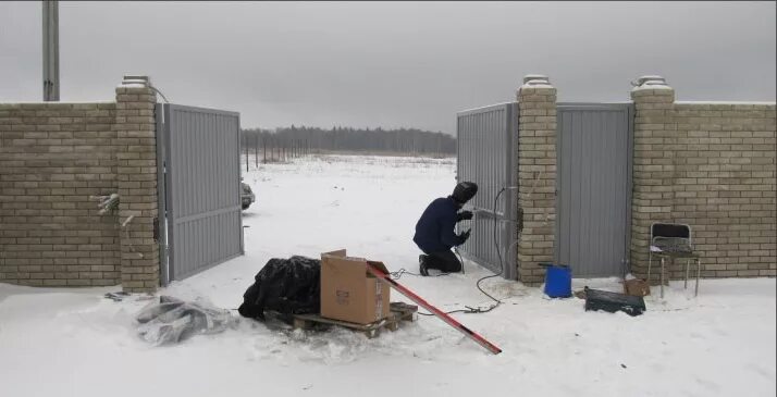 автоматические распашные ворота в снег. калитка зимой. монтаж зимняя дон. ворота «эконом 2» 4000*1700мм. фиксаторы.