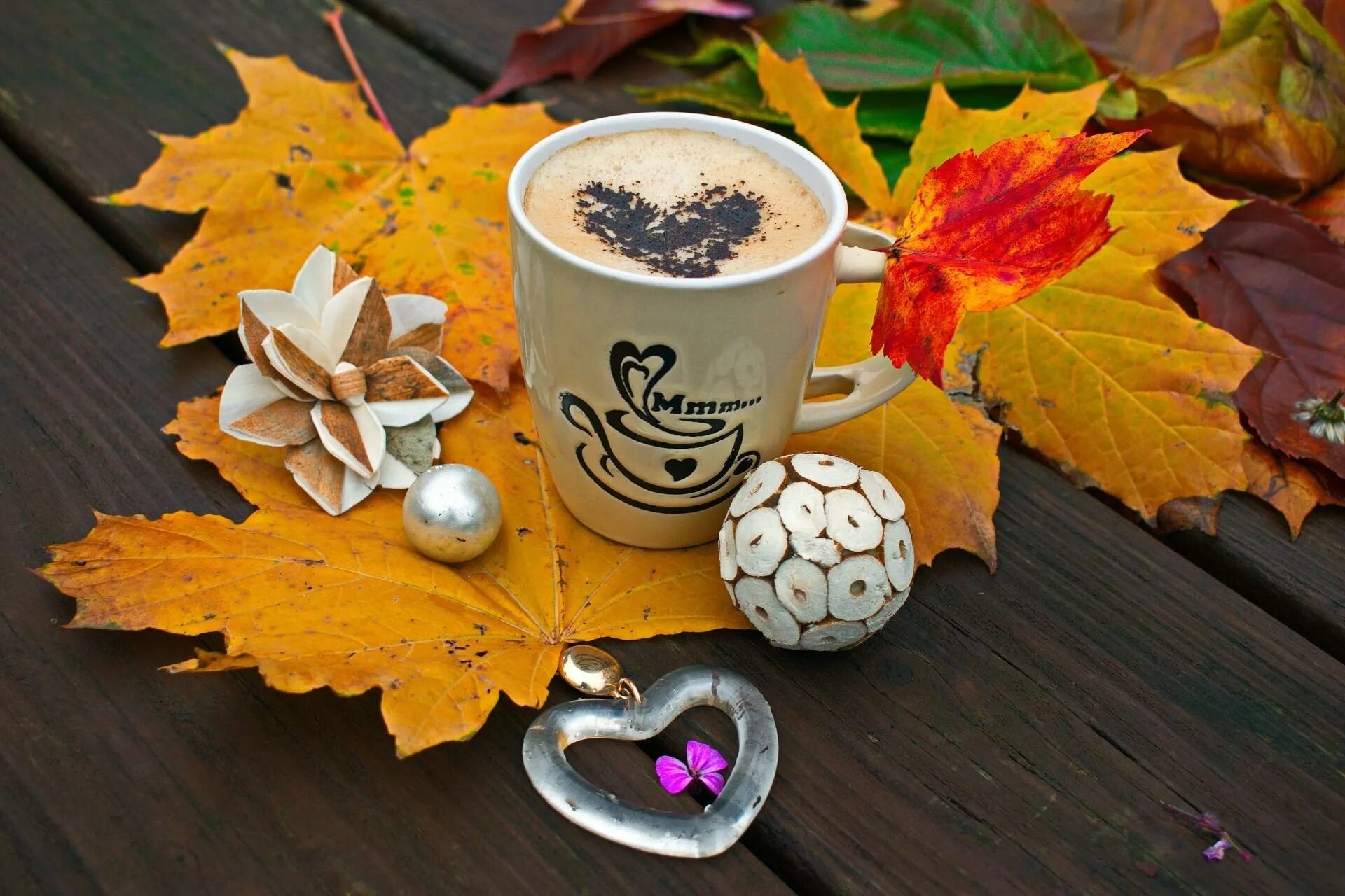 Осенний кофе. Осень кофе. Осеннее утро и кофе. Осень Кружка кофе.