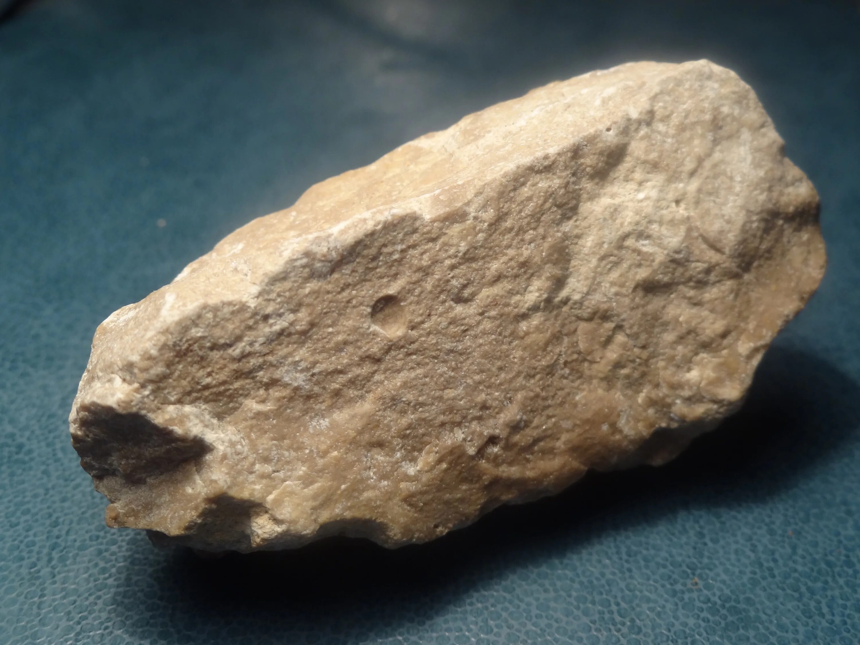 Мергель минерал. Опока минерал. Мергель горная порода. Мергель горная порода. Мергель рухляк.