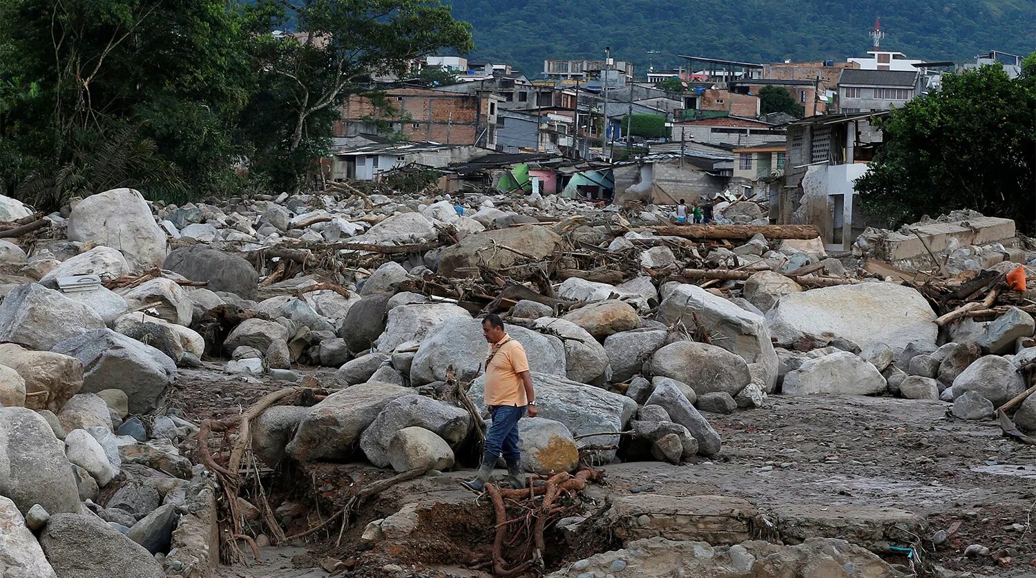 Грози село. Селевой поток 2017 года в Колумбии. Стихийные бедствия оползни. Сель стихийное бедствие.