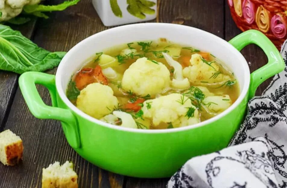 Курица с овощами капустой. Суп с цветной капустой. для супа. суп с цветной капустой на курином бульоне с картошкой. овощной суп на курином бульоне с цветной капустой.