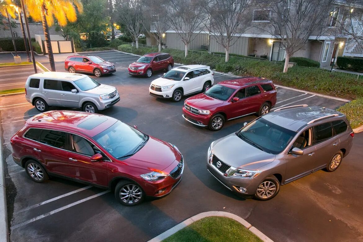 Надёжный кроссовер с пробегом. Надежные авто до 1000000. Кроссоверы до 1000000 рублей. Однотипные автомобили. Ленд крузер 120 до 1000000 рублей.