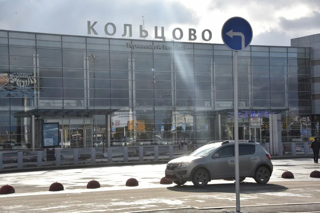 Расписание аэропорт кольцово екатеринбург. Международный аэропорт кольцово екатеринбург. Аэропорт кольцово екатеринбург. Екатеринбург аэропорт кольцово табло. Аэропорт кольцово зал прилета.