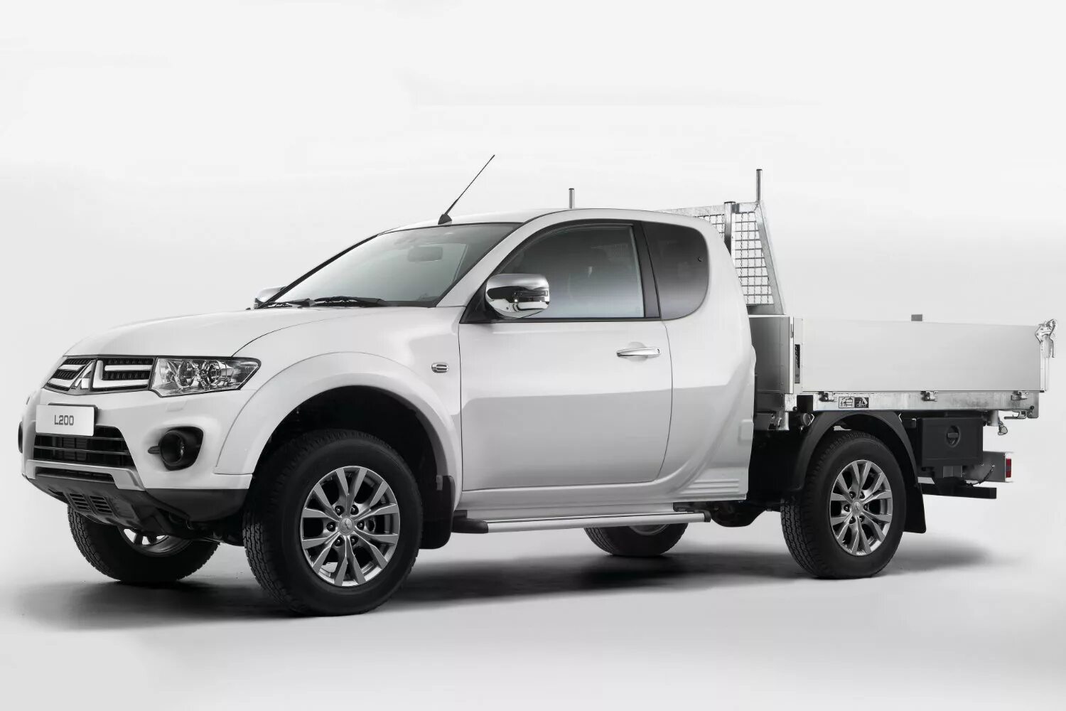 Пикапы mitsubishi l200. Mitsubishi l200 грузовой бортовой. Mitsubishi l200 пикап. Пикап Митсубиси л200. Mitsubishi l200 3.5.