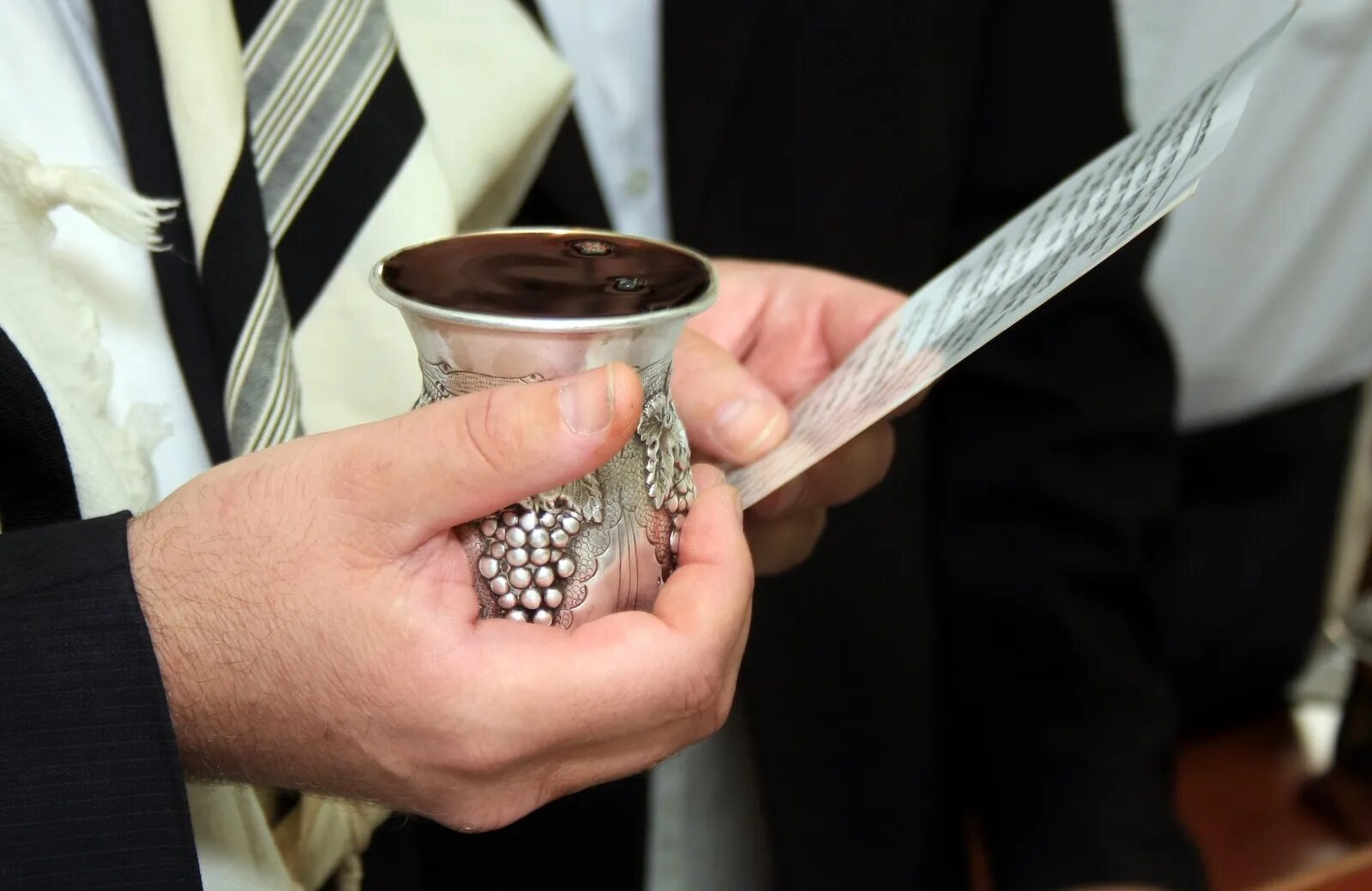 Кидуш. Шаббат кидуш. Кидуш. Кидуш на песах. Бокал для кидуша.