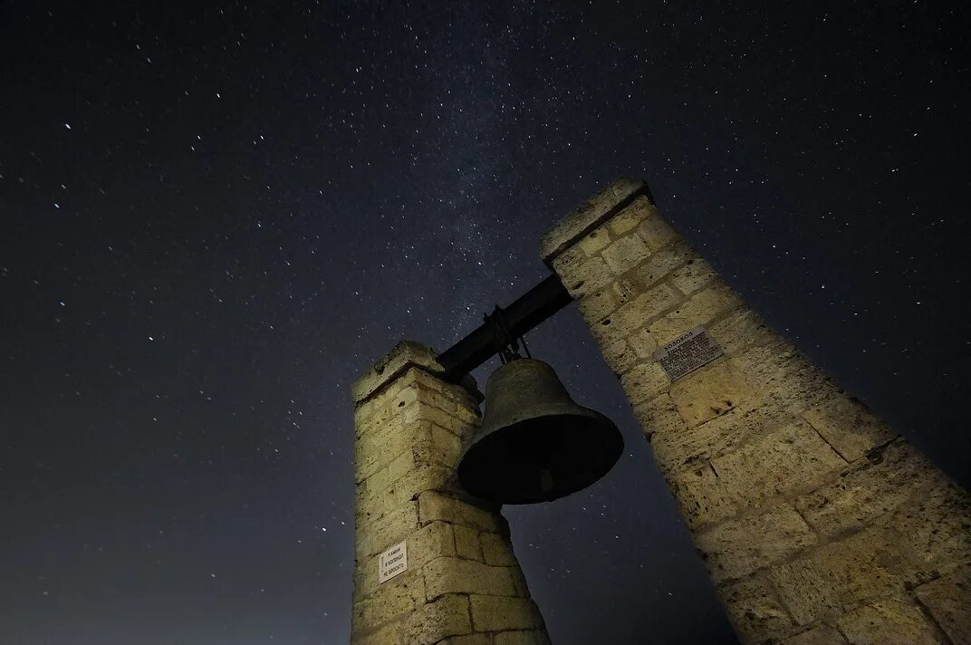 церковные колокола. церковные колокола зимой. колокол благовест. ночь колокола. колокола ночью.