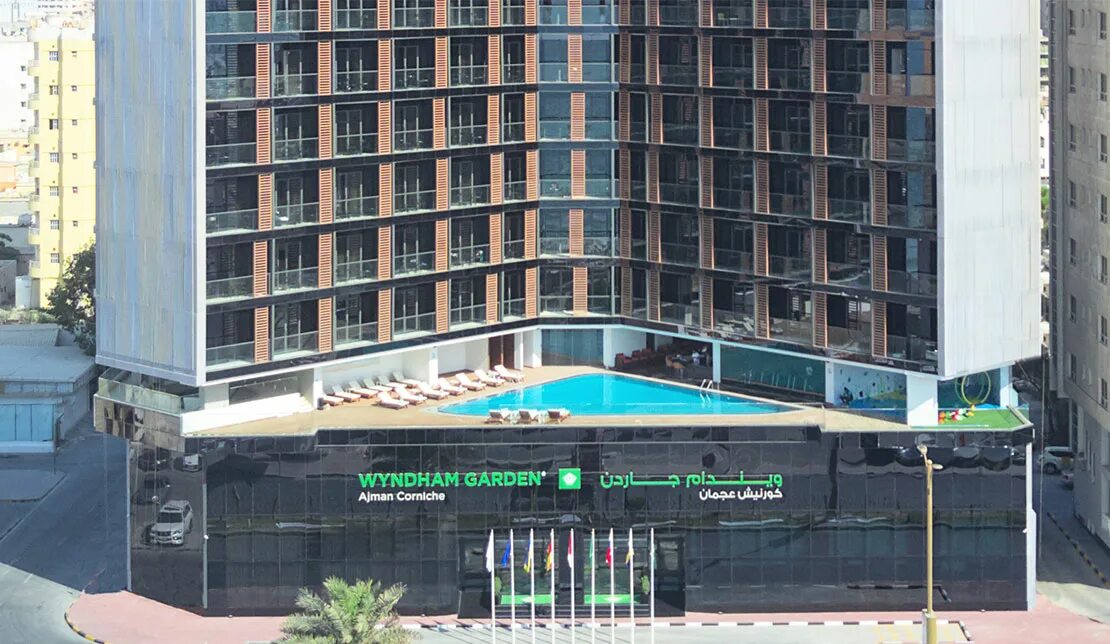 Аджман корниш отель. Wyndham garden дубай. Wyndham garden ajman 4 аджман. Виндхам аджман. Аджман корниш отель.