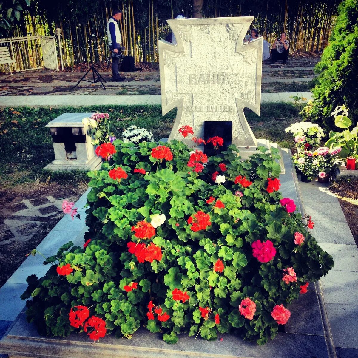 Могила ванги. Ванга кладбище. Ванга захоронение. Могила Ванги в Болгарии.