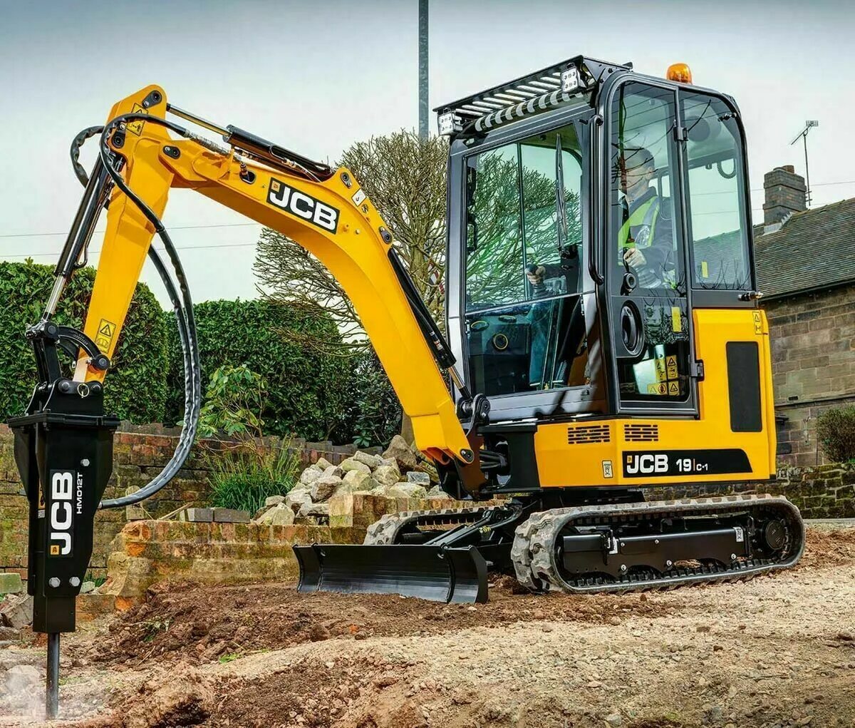 Экскаватор jcb бу. Мини экскаватор гусеничный JSB. Гидромолот на мини экскаватор Кубота. JCB маленький экскаватор. Мини экскаватор JCB 8035 С ГМ.