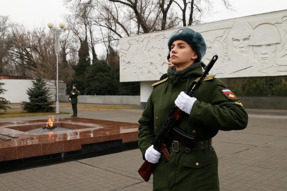 Огонь отечества. Площадь памяти героев. Площадь памяти героев Краснодар. 23 Февраля Краснодар. Мероприятия в честь защитников Отечества.