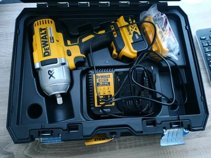 Ударный аккумуляторный гайковерт dewalt dcf899p2