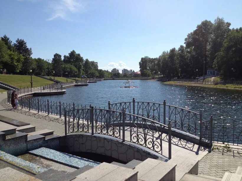 Общественный водоем. Городские пруды Хабаровск. Фонтаны в Хабаровске на прудах. Золотые пруды Хабаровск. Хабаровск пруды на Уссурийском бульваре.