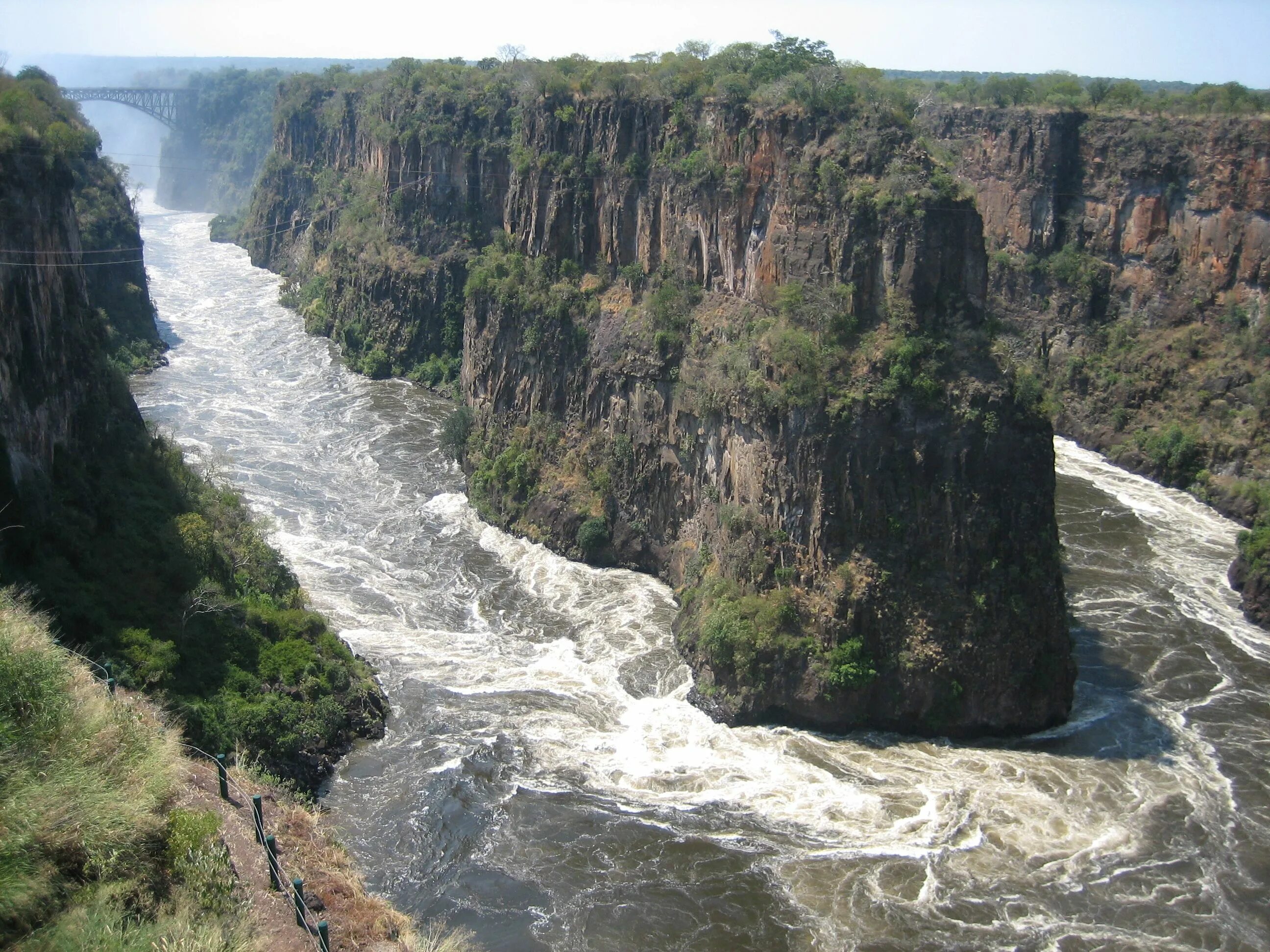 Africa river. Река Замбези Африка. Зимбабве река Лимпопо. Исток Замбези. Исток реки Замбези.