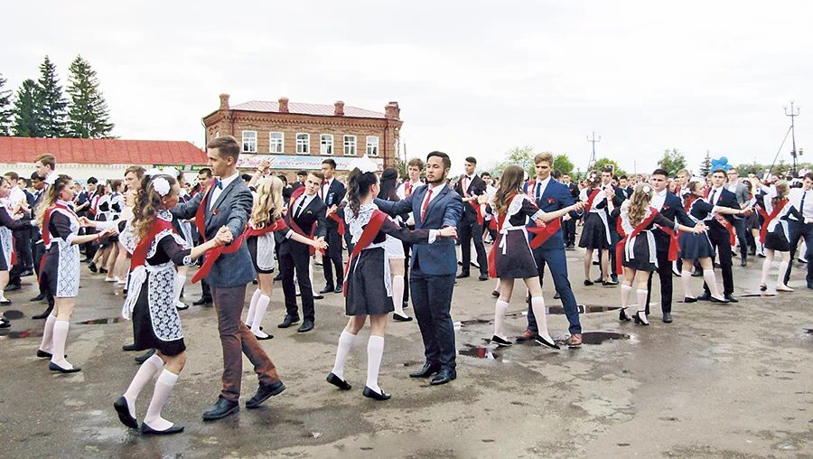 Нестареющий школьный вальс. "Школьный вальс" цывлакова. Выпускной вальс. Школьники танцуют вальс. «Школьный вальс» (1978).