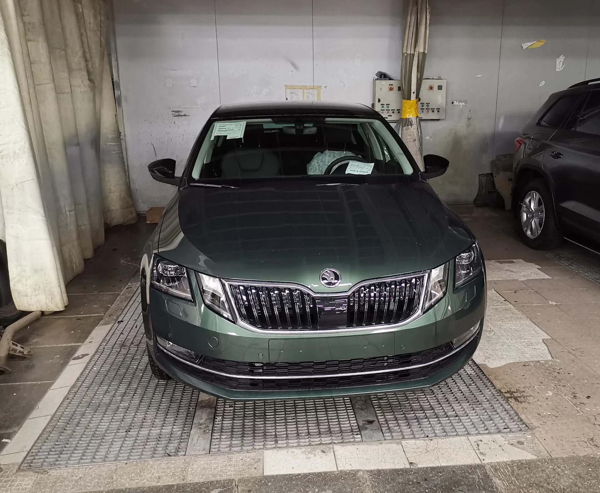 Skoda style. Skoda octavia a8 black. шкода октавия 2025 черная. октавия а7 зеленая блэк эдишн. skoda octavia black edition 2025.