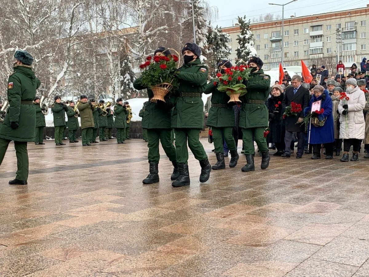 Дни памяти отечества. День Победы в России. Памятники Дню Победы в России. День памяти о россиянах исполнявших служебный долг. День героев Отечества мероприятия.