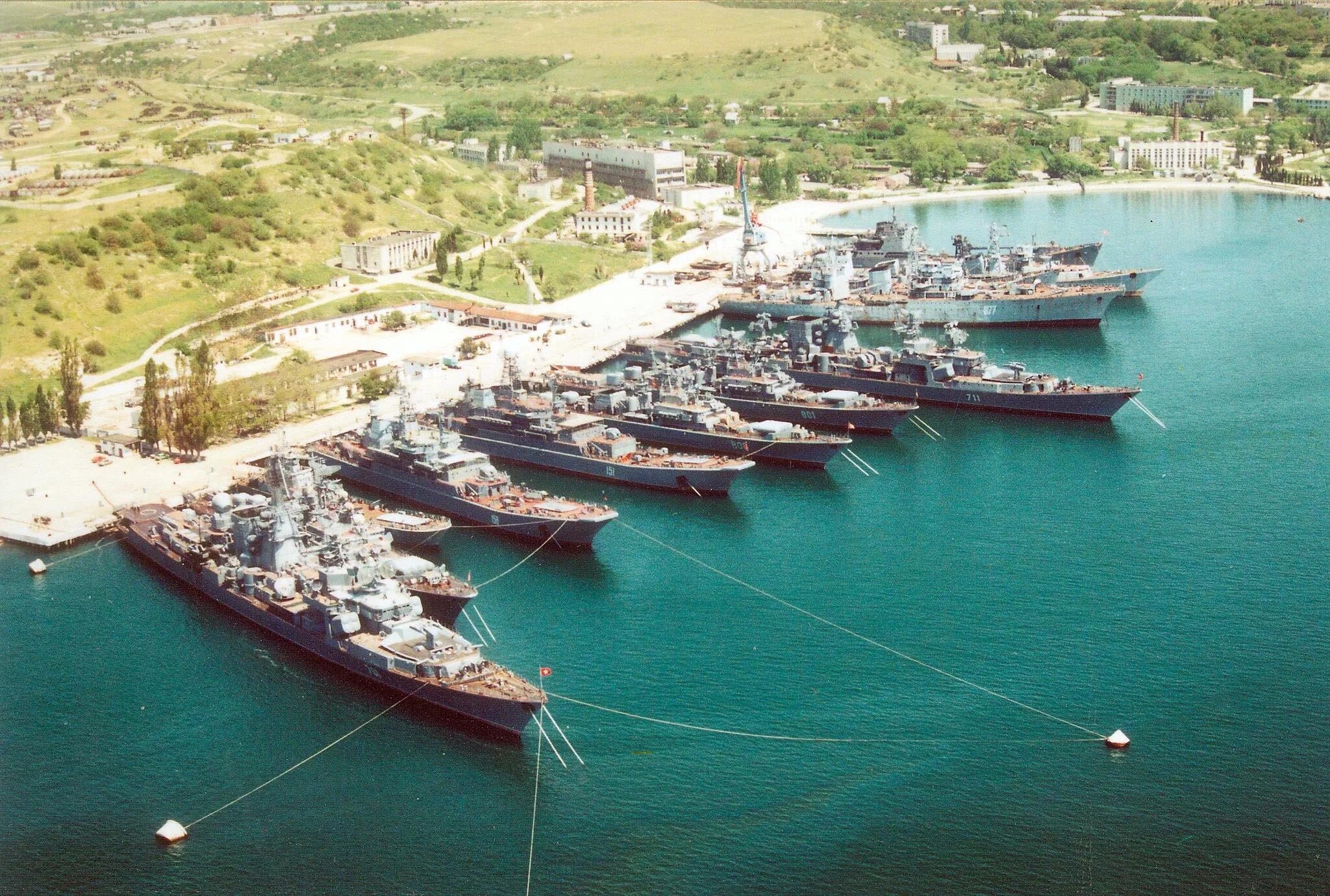 Седьмой причал московского вокзала. Бптоико причальная 14томск фото. Севастопольская бухта военные корабли. Краснопресненская набережная 14 причал. Корабль пжс 123.