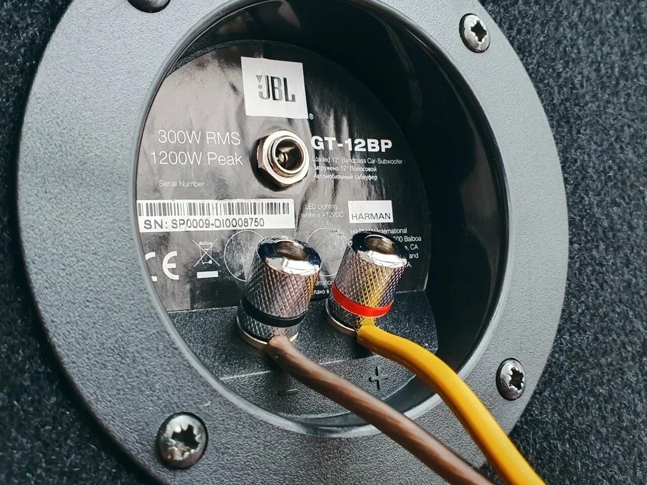 Какие провода нужны для сабвуфера. Сабвуфер jbl gt-12bp подсветки кабель поцветки. jbl сабвуфер toyota 4 провода. jbl сабвуфер 12 bp подсветка кабель. провода для сабвуфера swat.