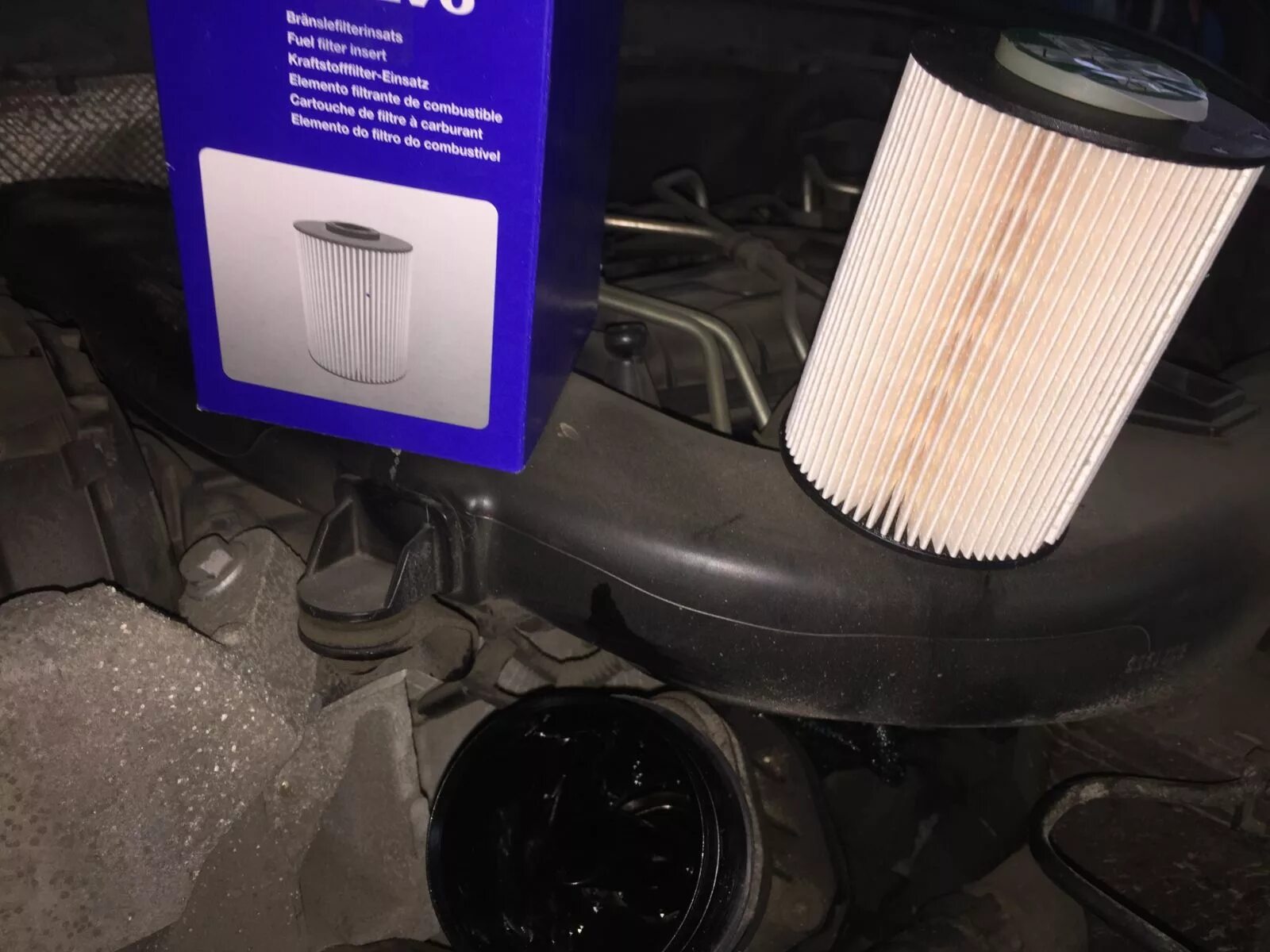 Фильтр двигателя Вольво s60. Фильтр масляный Вольво s80 2.5 турбо. Volvo s60 Oil Filter. Фильтры и масло на Вольво хс90 дизель.