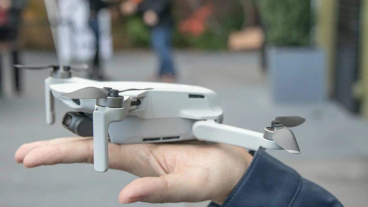 Дрон jdi mini 2. Dji mavic mini 4. dji mavic mini 2 в руках. dji mavic mini. dj mavic mini.