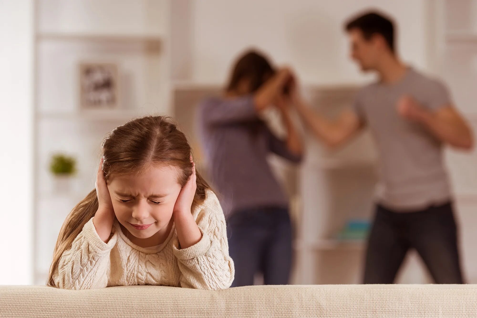 Dysfunctional family. Ссора родителей. Родители ругаются. Ссора в семье. Родители ругаются на ребенка.