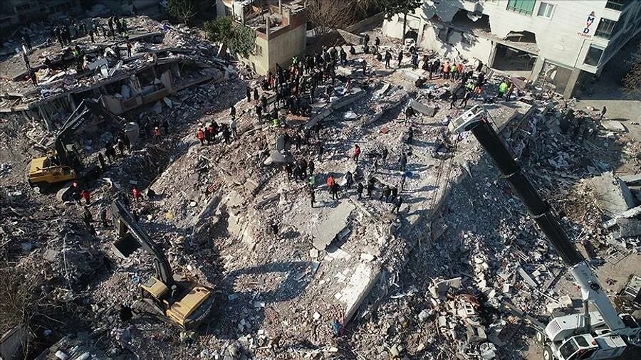 Жертвы землетрясения в турции. Турция обрушение здания. Землятресениев турции. Землетрясение 7 6. Землетрясение в турции 6.