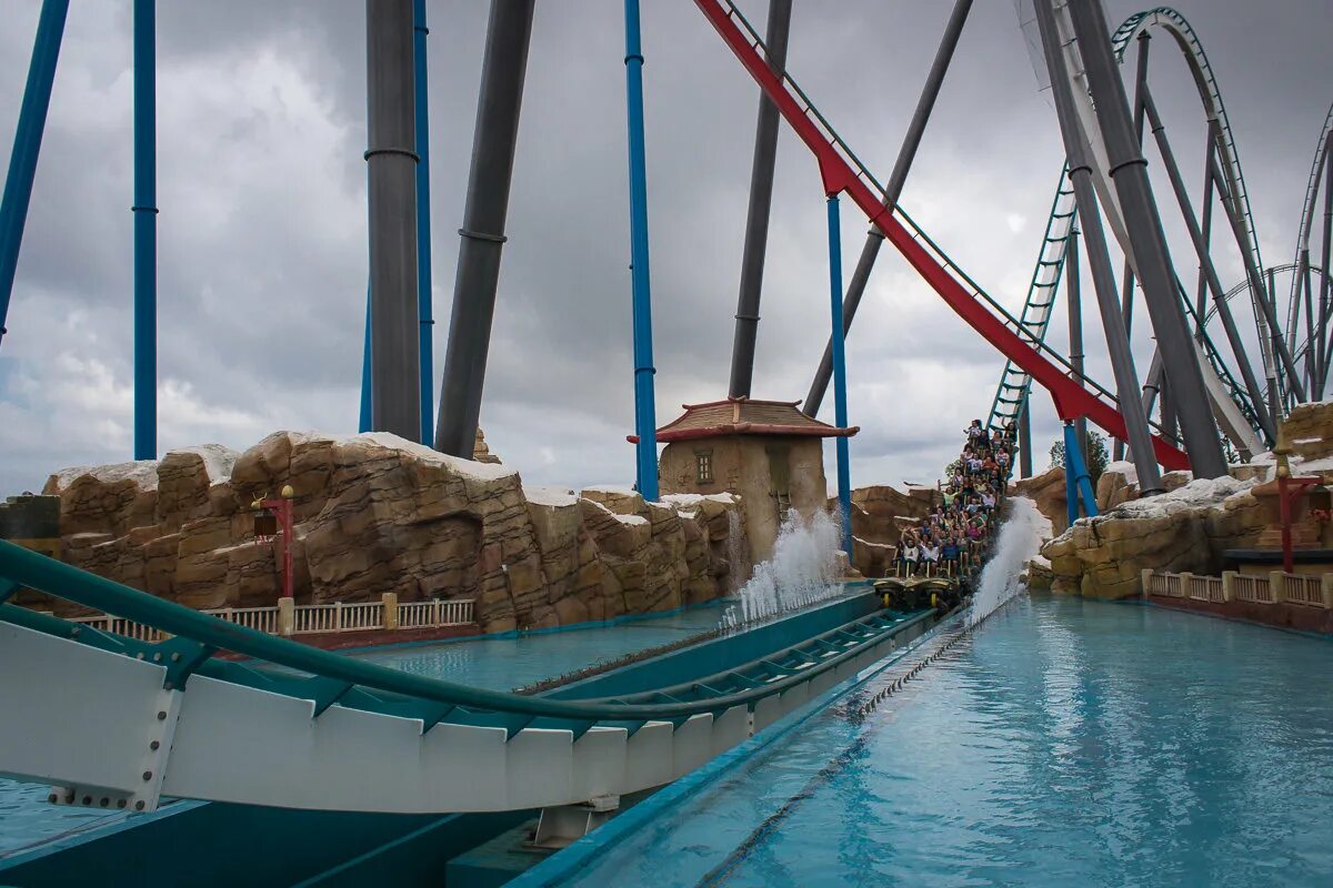 аттракцион шамбала в порт авентура. парк авентура испания аттракцион аттракцион шамбала. парк авентура испания американская горка. порт авентура испания шамбала. барселона порт авентура шамбала.