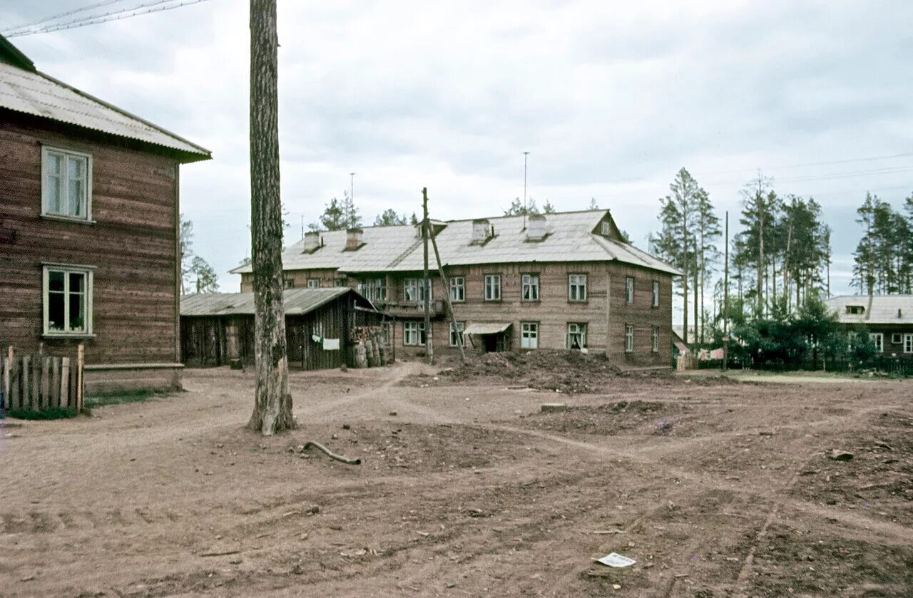 Братск иркутская область поселок. Поселок Гидростроитель Братск. Чекановский Братск. Иркутская область. Город Братск. Поселок Гидростроитель. Поселок Чекановский Братск.