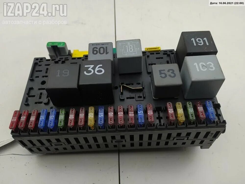Блок предохранителей Volkswagen Passat B4 1996 купить бу Z16713351 - iZAP24