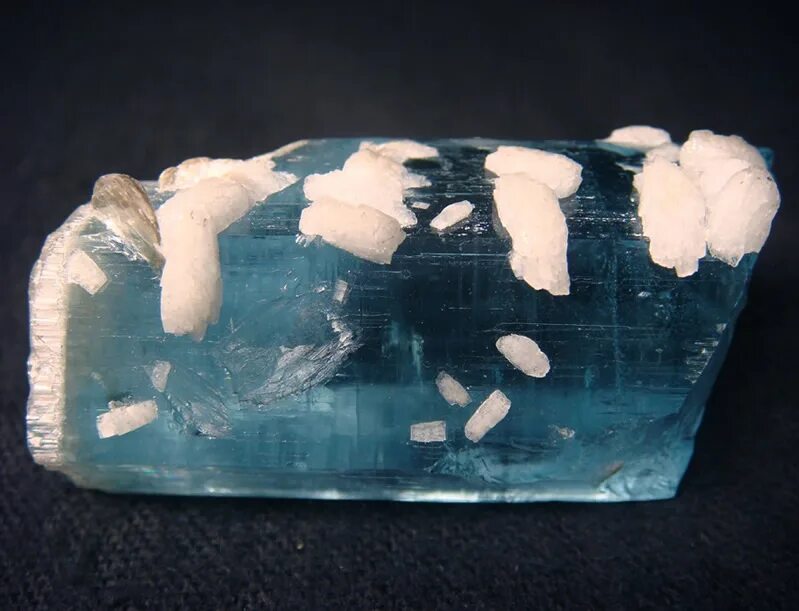 мир камней в астрахани. тагилит камень. новый мир камней. музей камня барнаул. новый мир камней.