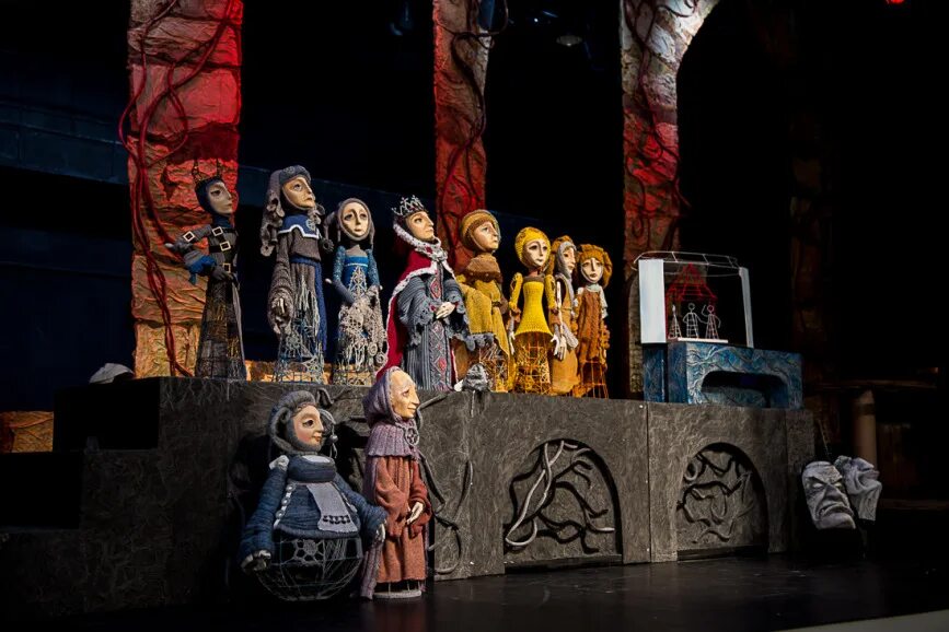 Областной театр южно-сахалинск. Московский областной театр кукол. Сахалинский театр зал. Коммунистический проспект, 28. Сахалинский театр кукол южно-сахалинск внутри.