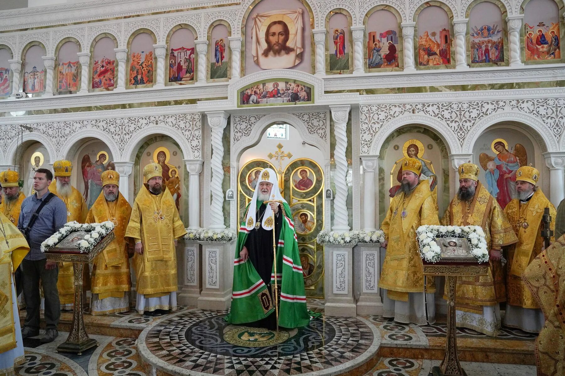Храм маяк петра и февронии в новороссийске. Храм святого петра и февронии новороссийск. Храм петра и февронии муромских в москве на таганской. Настоятель храма петра и февронии новороссийск. Новороссийск храм петра и февронии муромских.