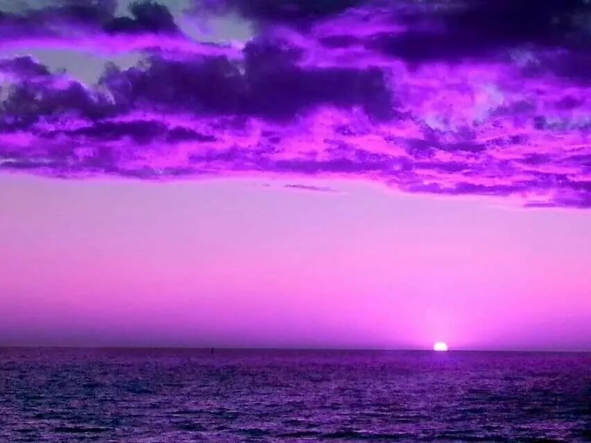 фиолетовое небо. фиолетовая молния. небо фиолетового цвета аудиокнига. фиолетовое небо. обложка для музыку фиолетовый.