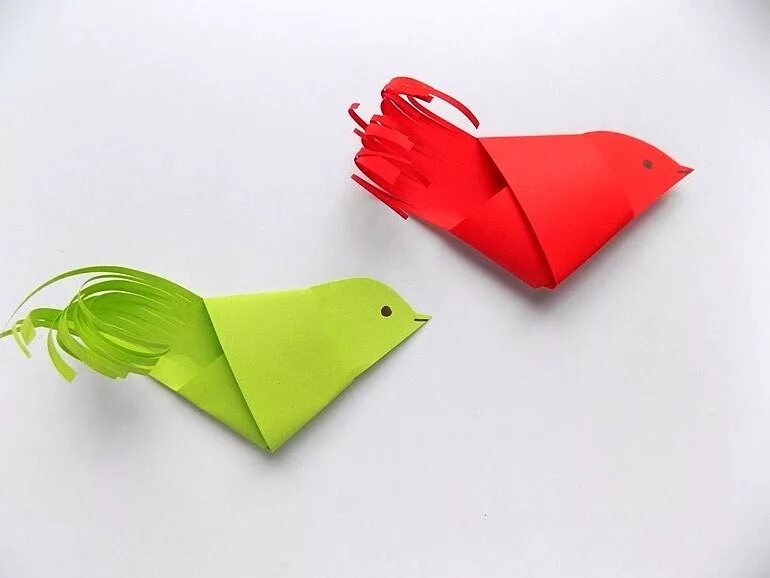 Поделка снегирь из ниток. Оригами голубь. Как сделать птичку видео. Птица из оригами. Поделка снегирь.