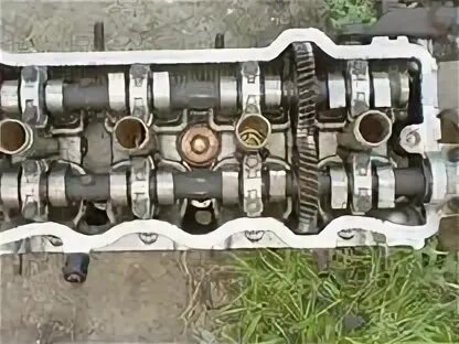 Головка s3. Головка гбц 3s fe. двигатель 3s fe распредвал. бугеля распредвалов тойота 3s-fe. бугеля распредвала 3s fe.