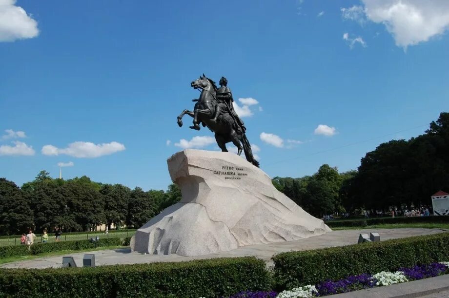 Памятник петру 1 находится. Памятник на неве петру первому в санкт-петербурге. petro primo catharina secunda. факты о медном всаднике в санкт-петербурге. памятник петру 1 интересные.