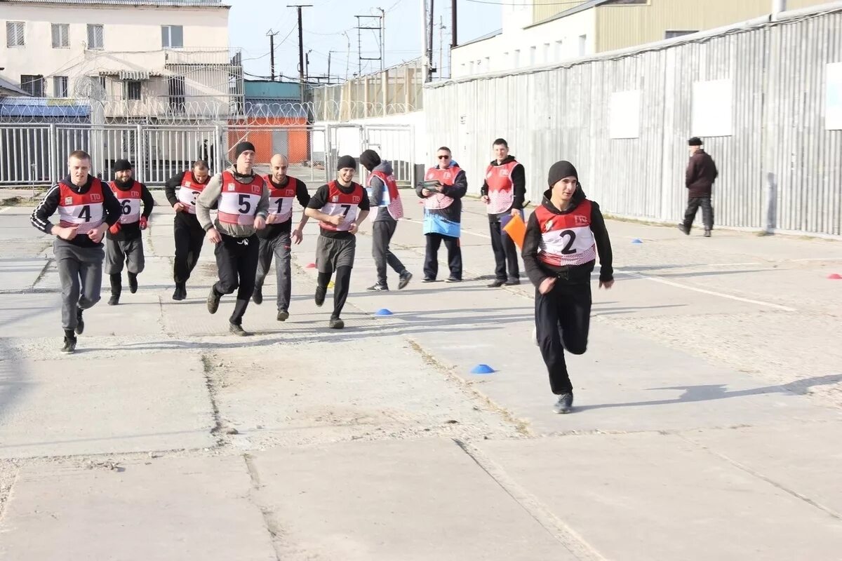 Фсин сизо челябинск. Осужденные в ик. Преступник за решеткой. Ик-56 черный беркут. Сизо 2 рыбинск.