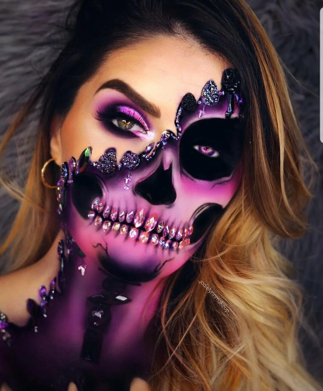 Страшный макияж на хэллоуин. Макияж нахеллуин для детей. Страшный макияж девочке. Необычный макияж на хэллоуин. Мейкап для хэллоуина для девочек.