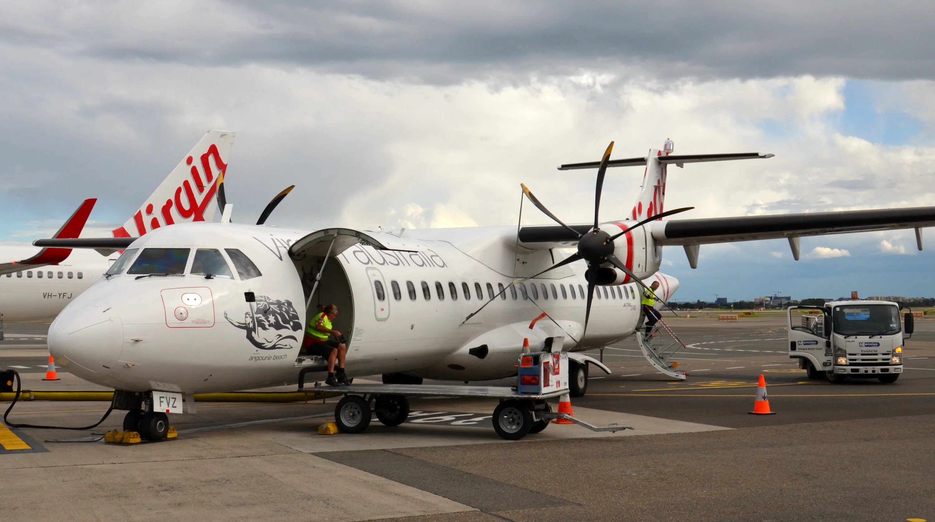 Самолетов atr 72-600. Atr 72-500 самолет. Atr 72-212a. Atr 72-600 cabin. Атр 72 600 кабина.