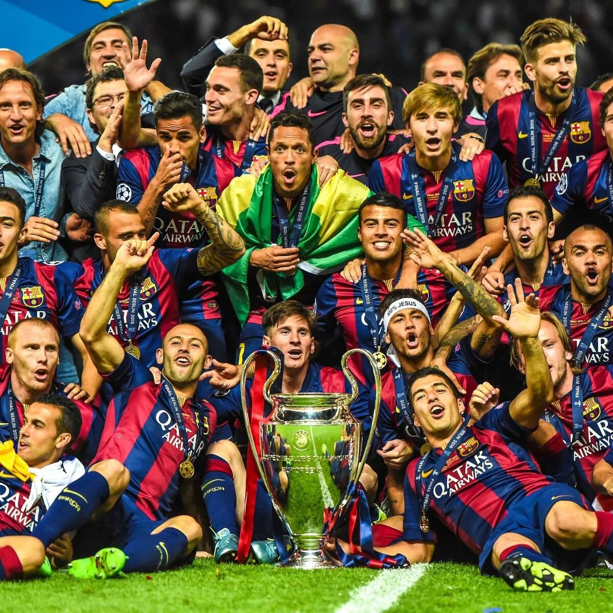 Барса 2015. Требл барселоны 2015. команда барселоны 2015. месси 2015 барса. состав барсы 2015.