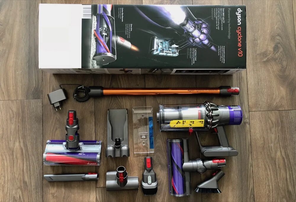 Дайсон субмарин. Dyson v10 коробка. Dyson v10 Boxes. Dyson v15 упаковка. Dayson 93 пневматика.