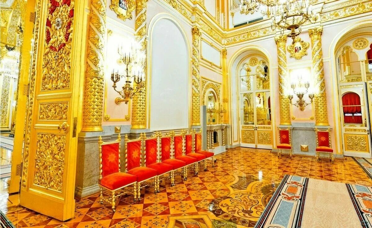 Большой Кремлёвский дворец Дворец, Красные ковровые дорожки, Статуи