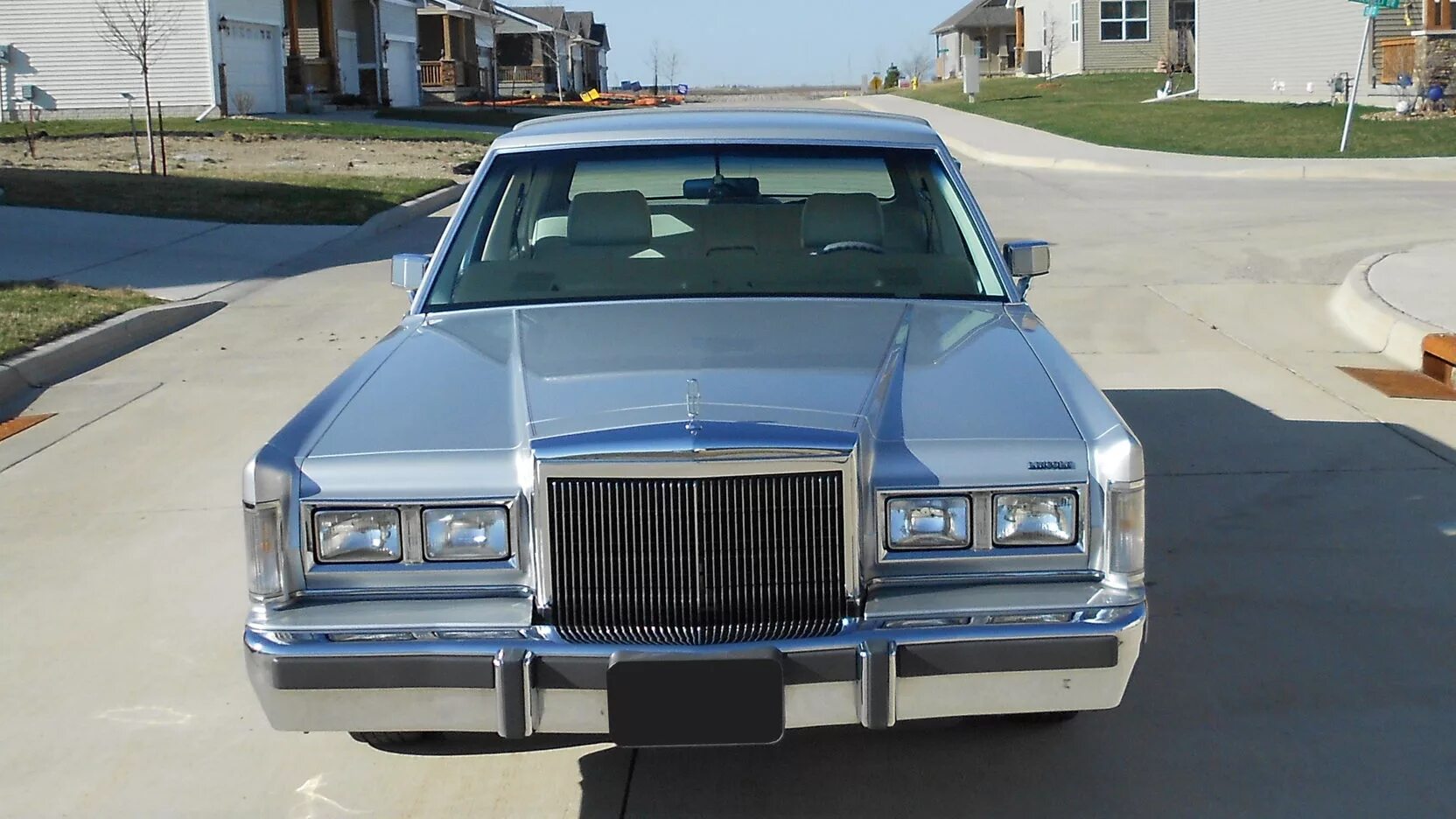 Lincoln town car космоса из бригады. линкольн космоса из бригады. линкольн машина из бригады. откуда у космоса линкольн. кадиллак таун кар из бригады.