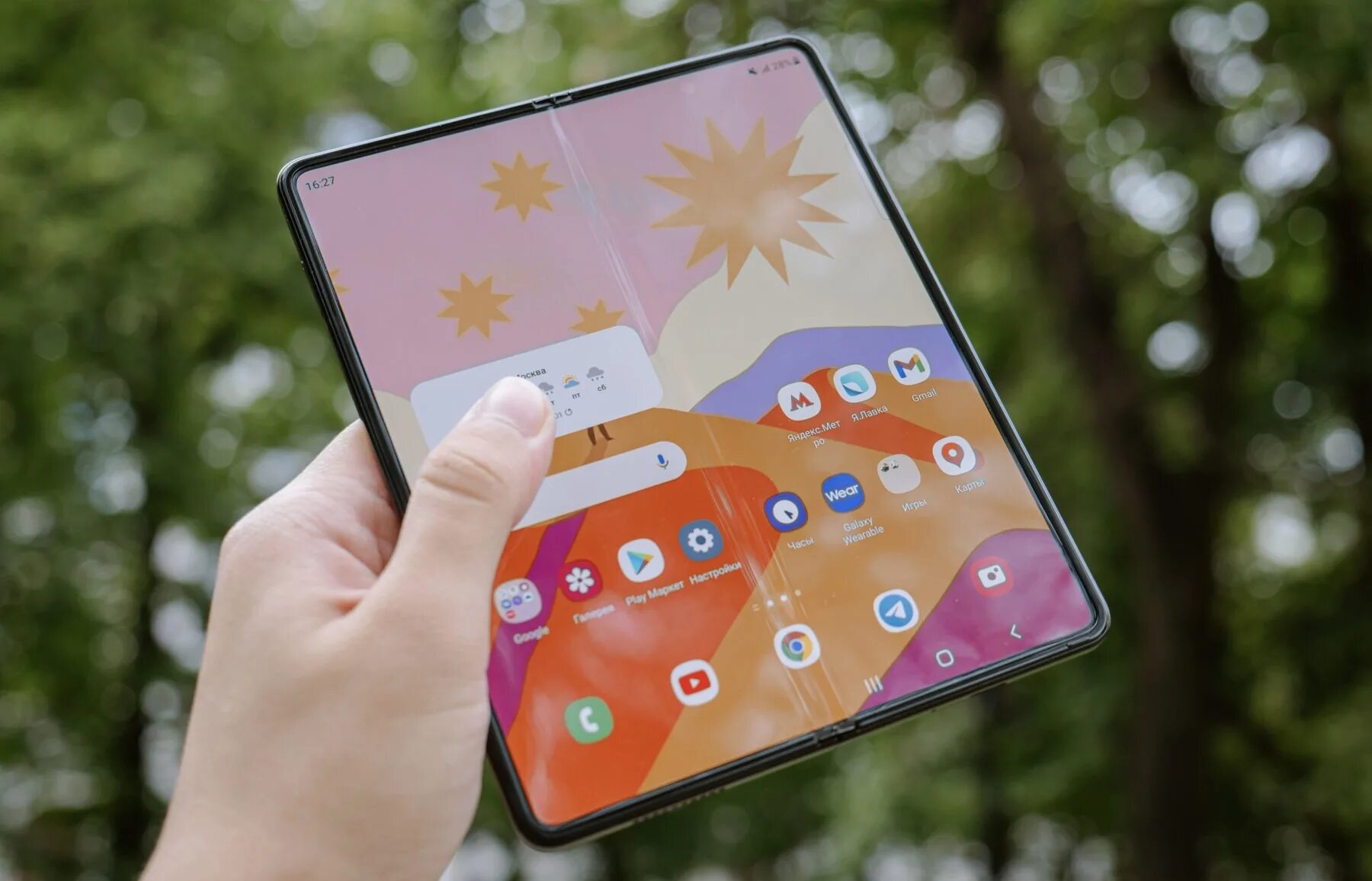 Huawei mate x3. Складной смартфон samsung galaxy fold. Xiaomi mi fold 3. Бюджетный складной смартфон. Дешевый раскладной смартфон.