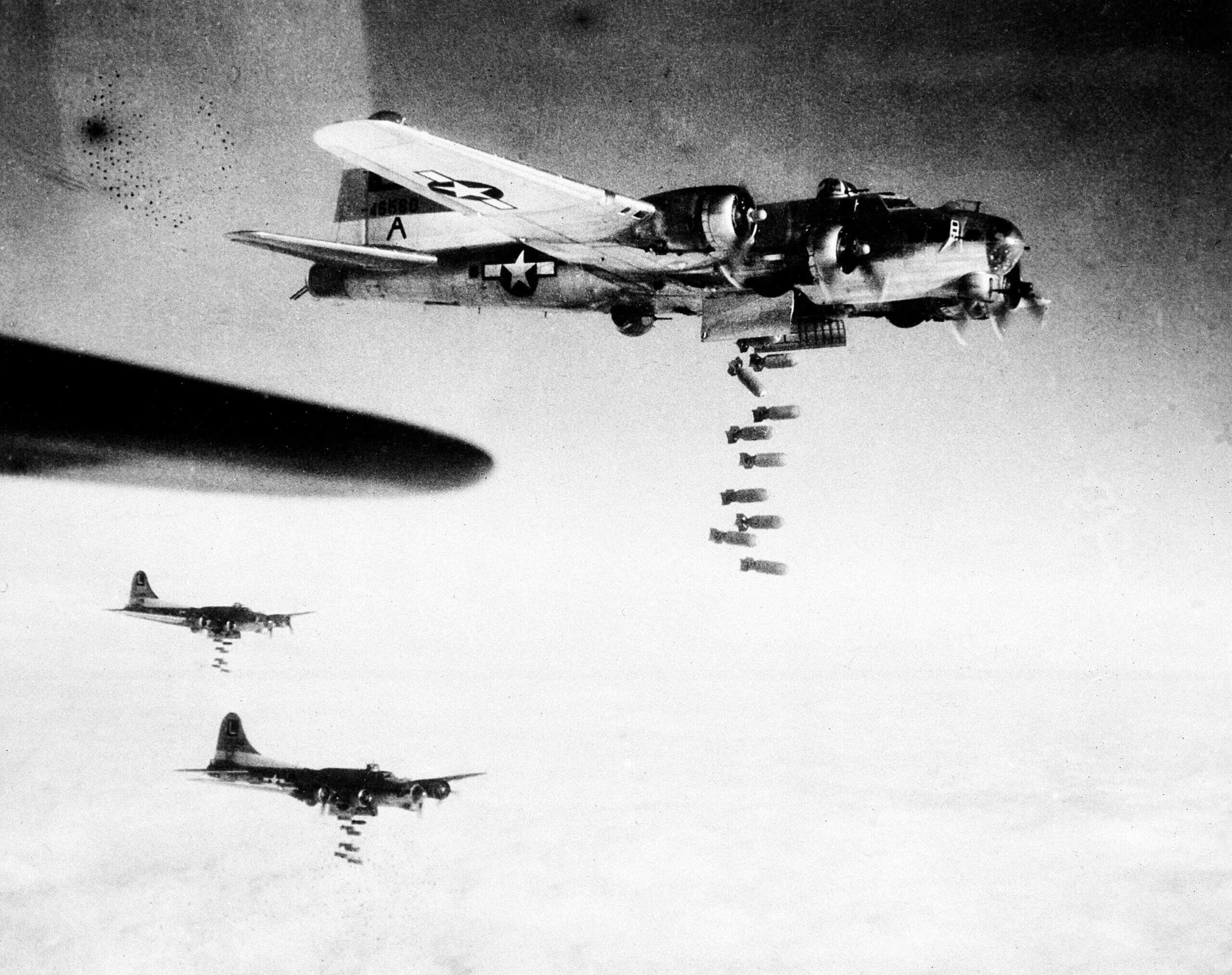 Вторая мировая война бомбежка. Бомбардировки лондона во второй мировой войне. Бомбардировка 1941. Рейд на плоешти 1943. Войны 1941-1945 самолеты бомбят.