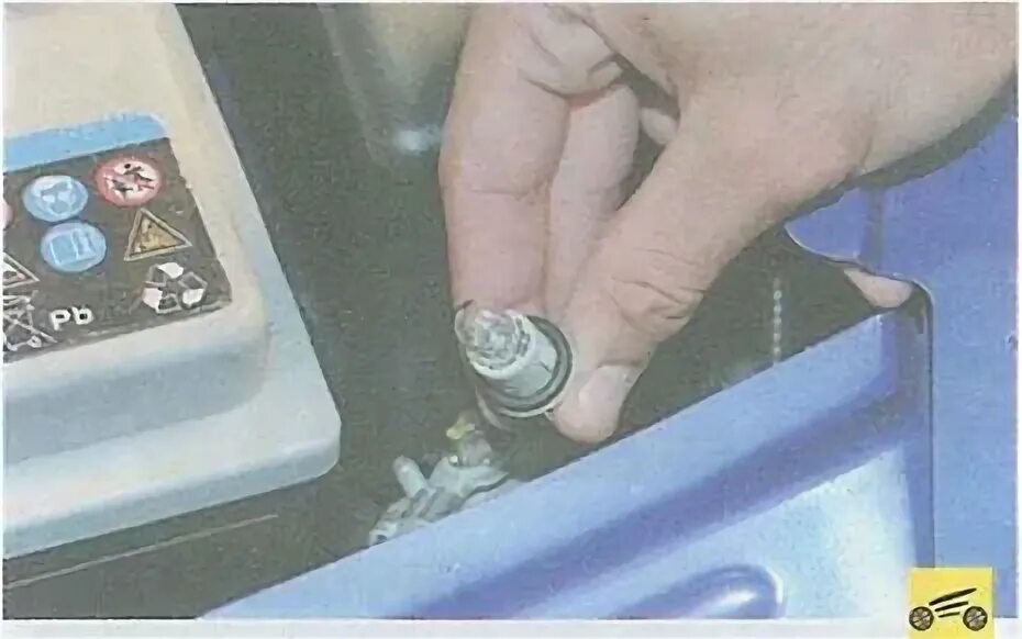 Рено логан не горит ближний свет. Схема ближнего света рено логан. Блок реле рено дастер 2. Реле рено дастер. Реле ходового огня рено логан 2.