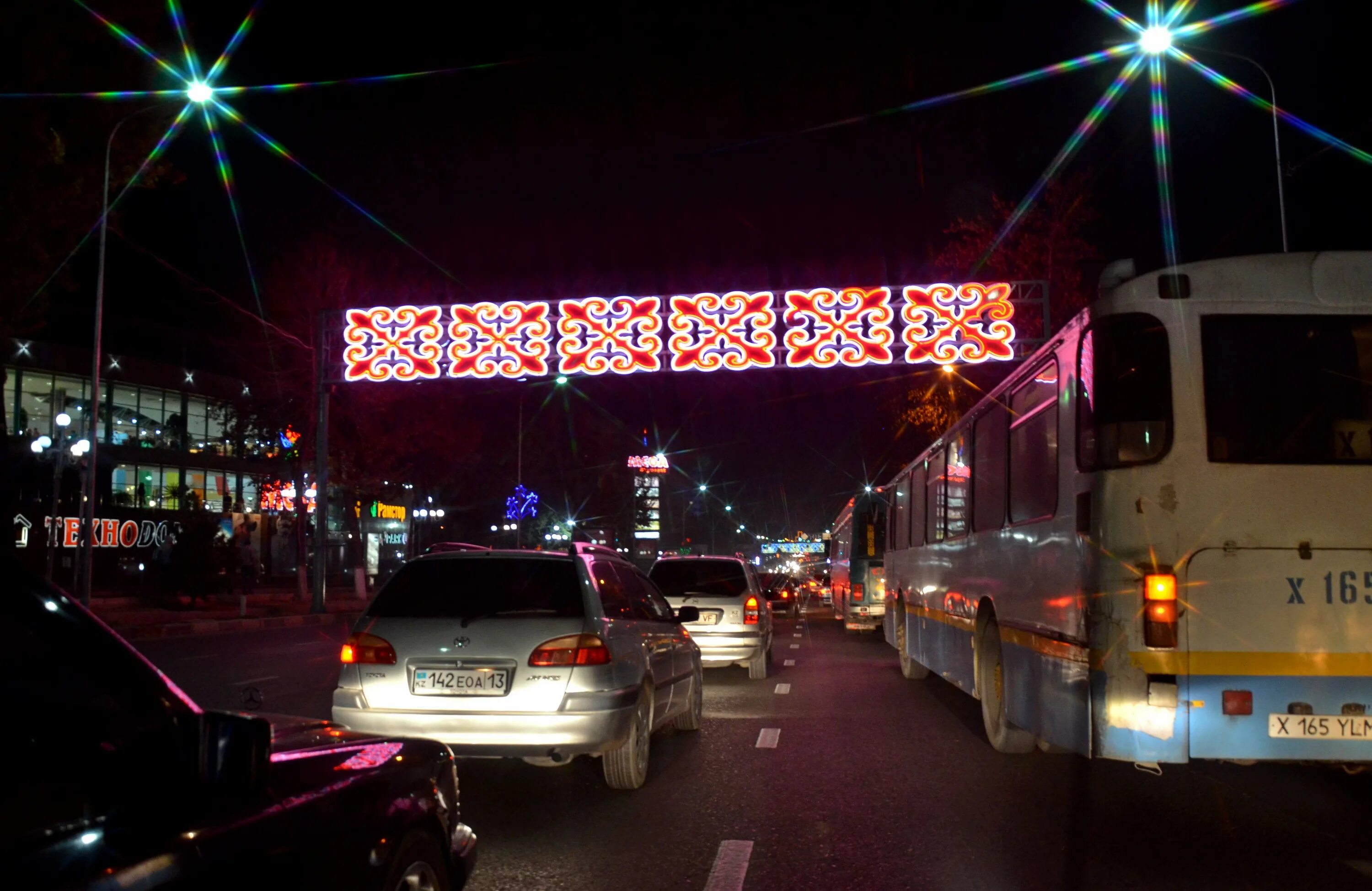 городские часы казахстан. байдибек би шымкент парк. башня с часами казахстан. шымкент погода зимой. узнать точное время по телефону.